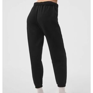 Alo Accolade Jogger in Black